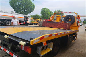 胶南附近拖车电话号码服务